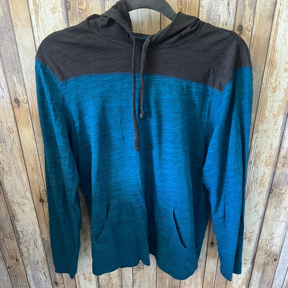 Thin pullover hoodie
